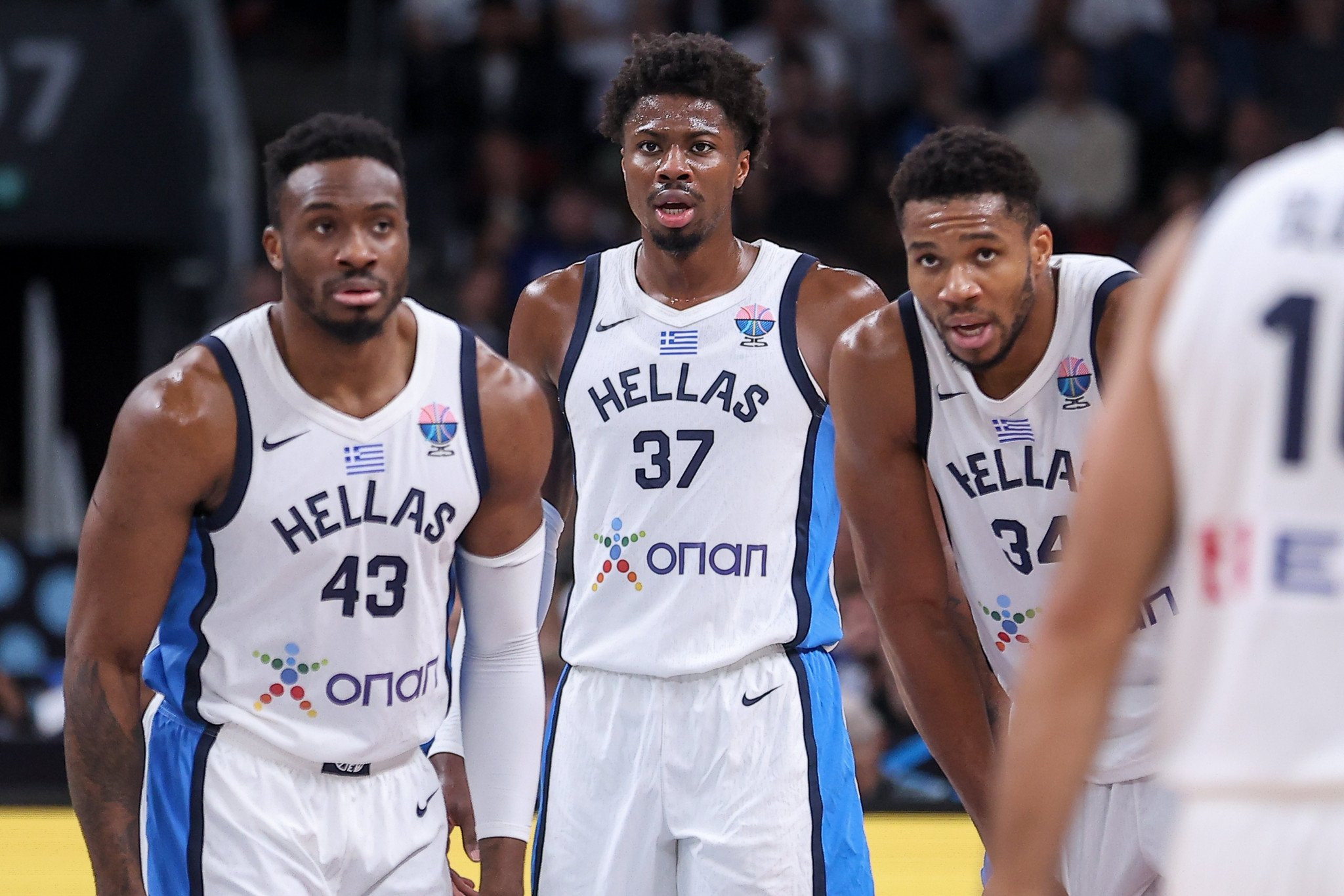 Συγκινητική ανάρτηση του Κώστα Αντετοκούνμπο: «Τρία αδέρφια από τα Σεπόλια»