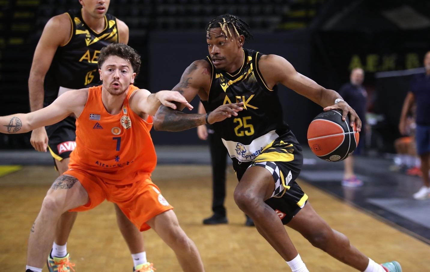 Με κορυφαίο Αρμς η ΑΕΚ κέρδισε 82-69 την Κρεμόνα στις ιταλικές Άλπεις