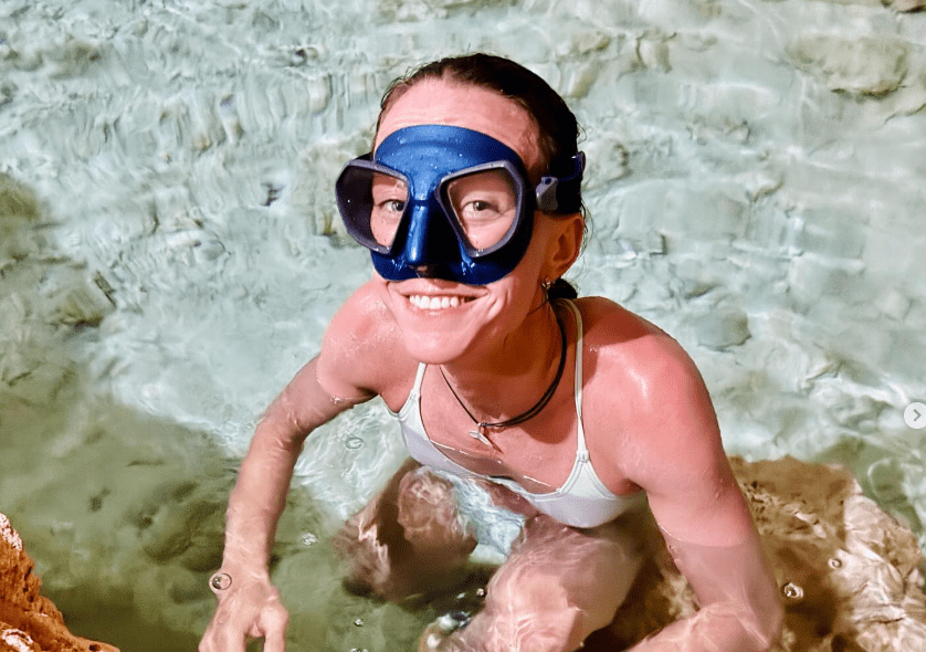 Aυτή είναι η γυναίκα που ζει κάτω από το νερό