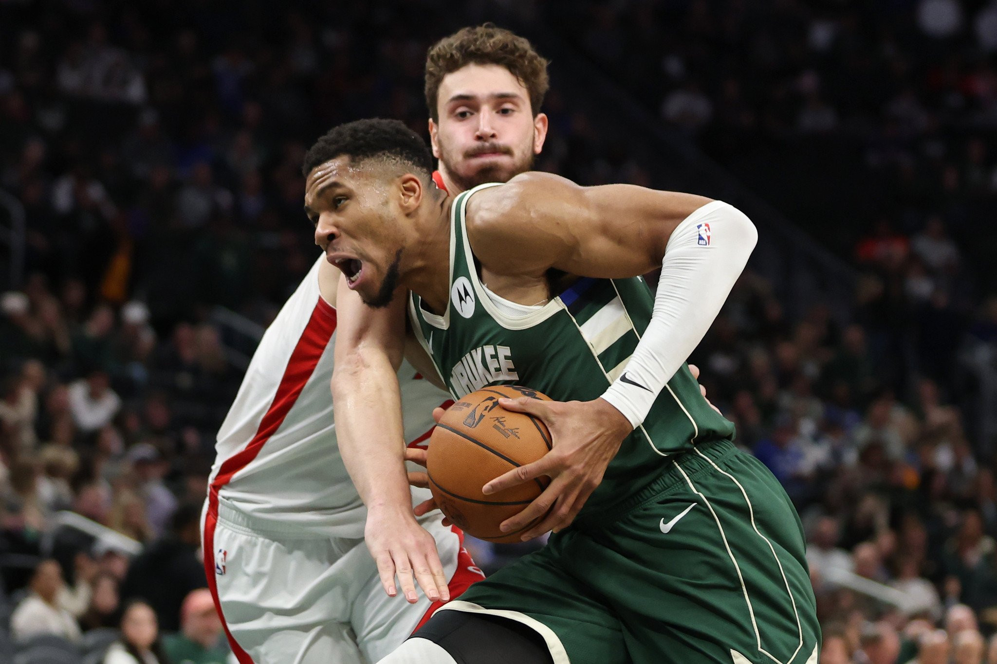 Σύγκρουση γιγάντων: Τι έχει κάνει ο Γιάννης Αντετοκούνμπο εναντίον του Αλπερέν Σενγκούν στο NBA