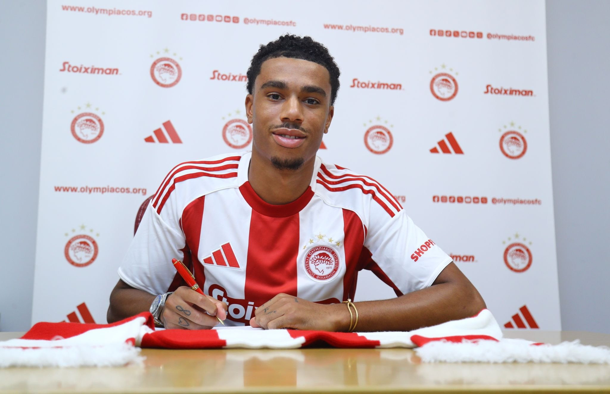 Ο Ολυμπιακός ανακοίνωσε τον Ζέιν Σίλκοτ – Ντιούμπερι