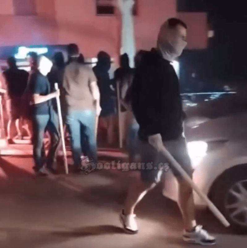 Οπαδοί του Ερυθρού αστέρα επιτέθηκαν σε φίλους της Παρτίζαν μετά το φιλικό της με τον ΠΑΟΚ (video)