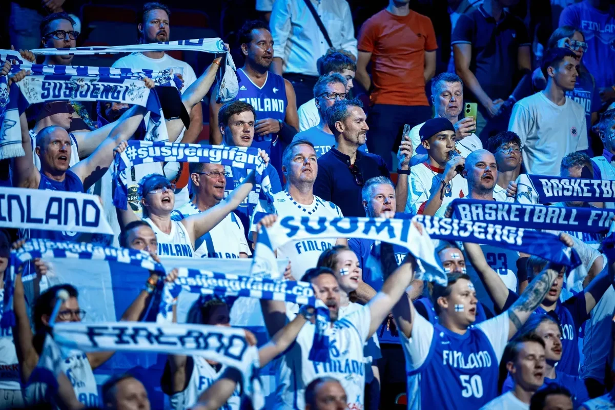 Οι Φινλανδοί «καταλαμβάνουν» τη Ρίγα: Περίπου 5.000 στον ημιτελικό του Eurobasket με Γερμανία