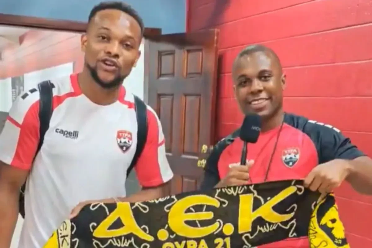 «Μόνο ΑΕΚ» - Ο Λιβάι Γκαρσία πόζαρε με κασκόλ της Ένωσης (video)