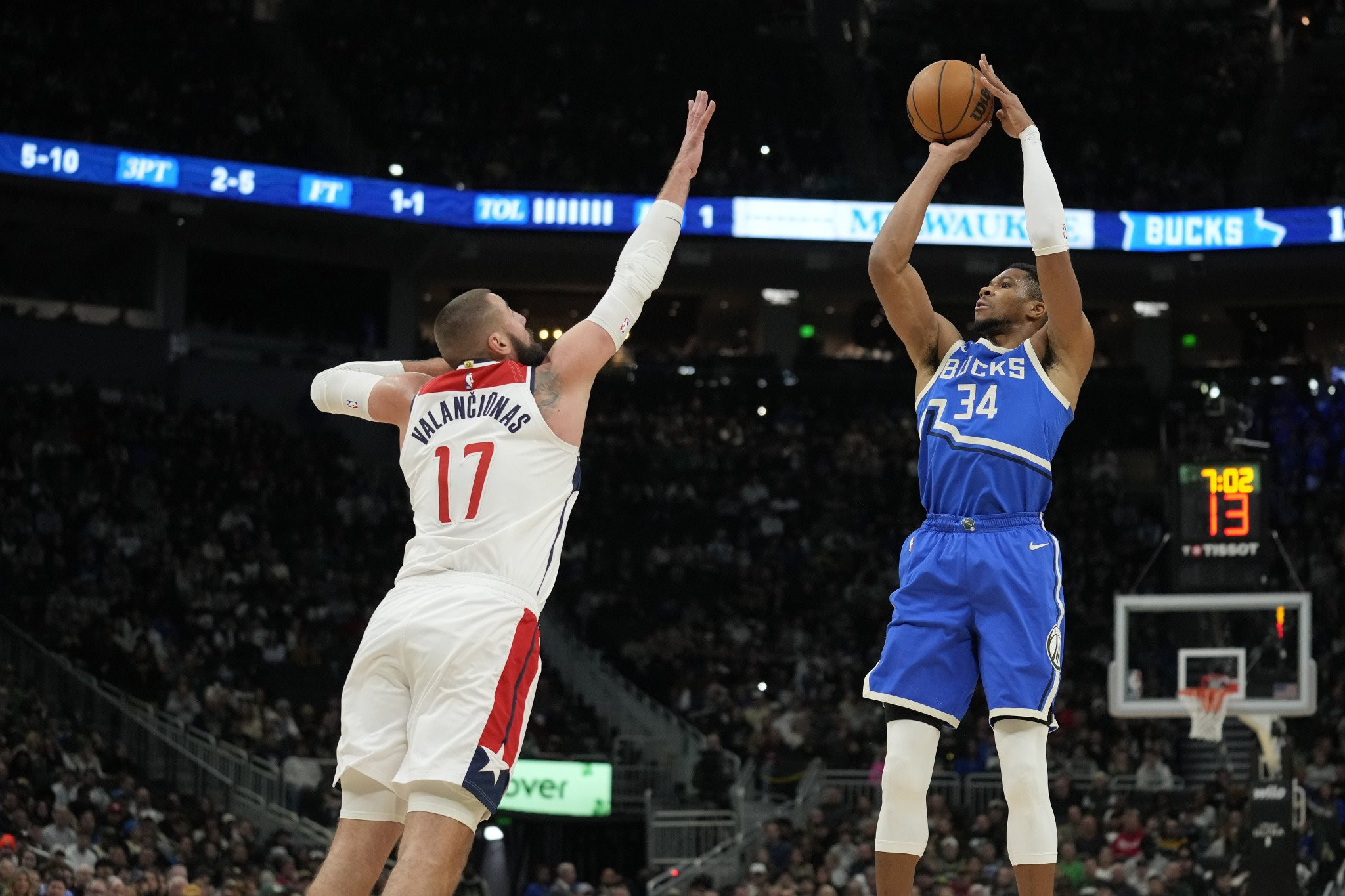 «Greek Freak» vs Βαλαντσιούνας: 12 χρόνια συγκρούσεων του Αντετοκούνμπο με τον Λιθουανό στο NBA