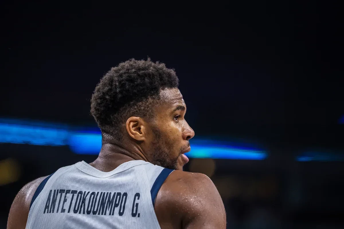 Το απίθανο σκίτσο της FIBA με... ημίθεο Γιάννη Αντετοκούνμπο