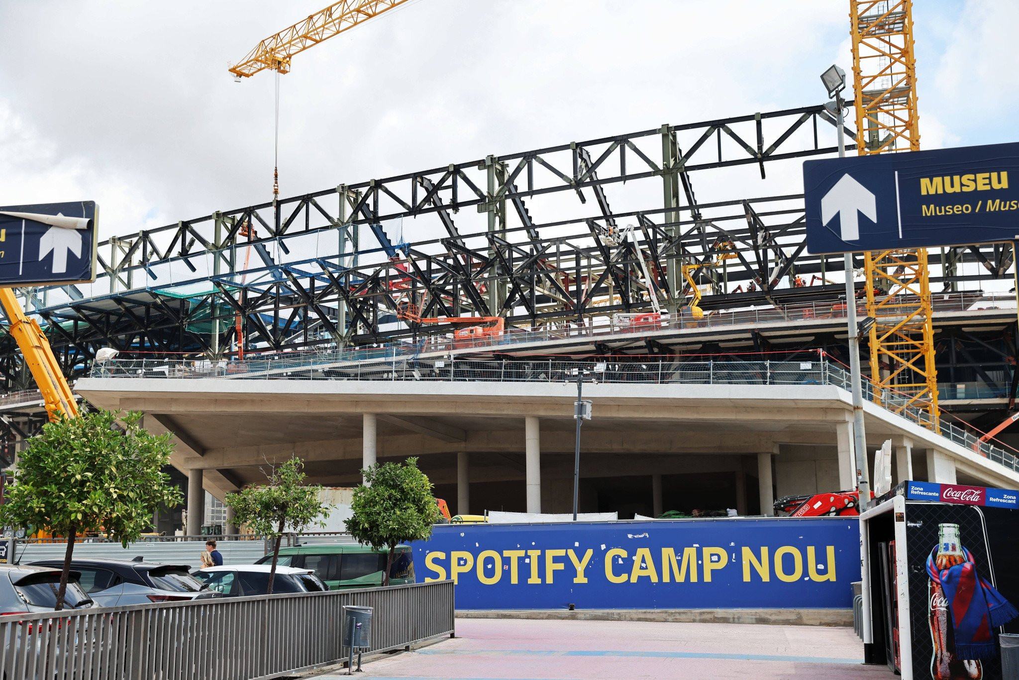 Σκάνδαλο στο «Καμπ Νόου» της Μπαρτσελόνα - Δούλευαν παράνομα σχεδόν 80 Τούρκοι εργάτες