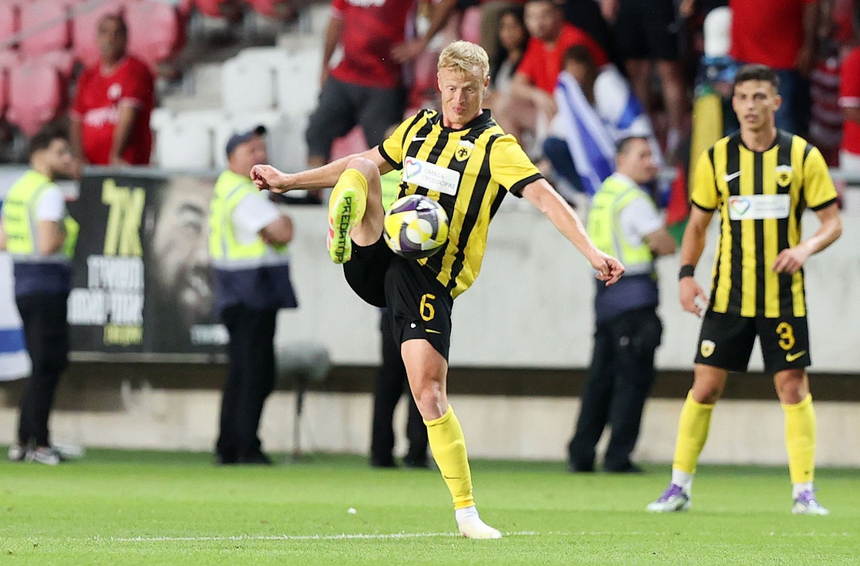 Η τελευταία προσπάθεια της ΑΕΚ με Γιόνσον