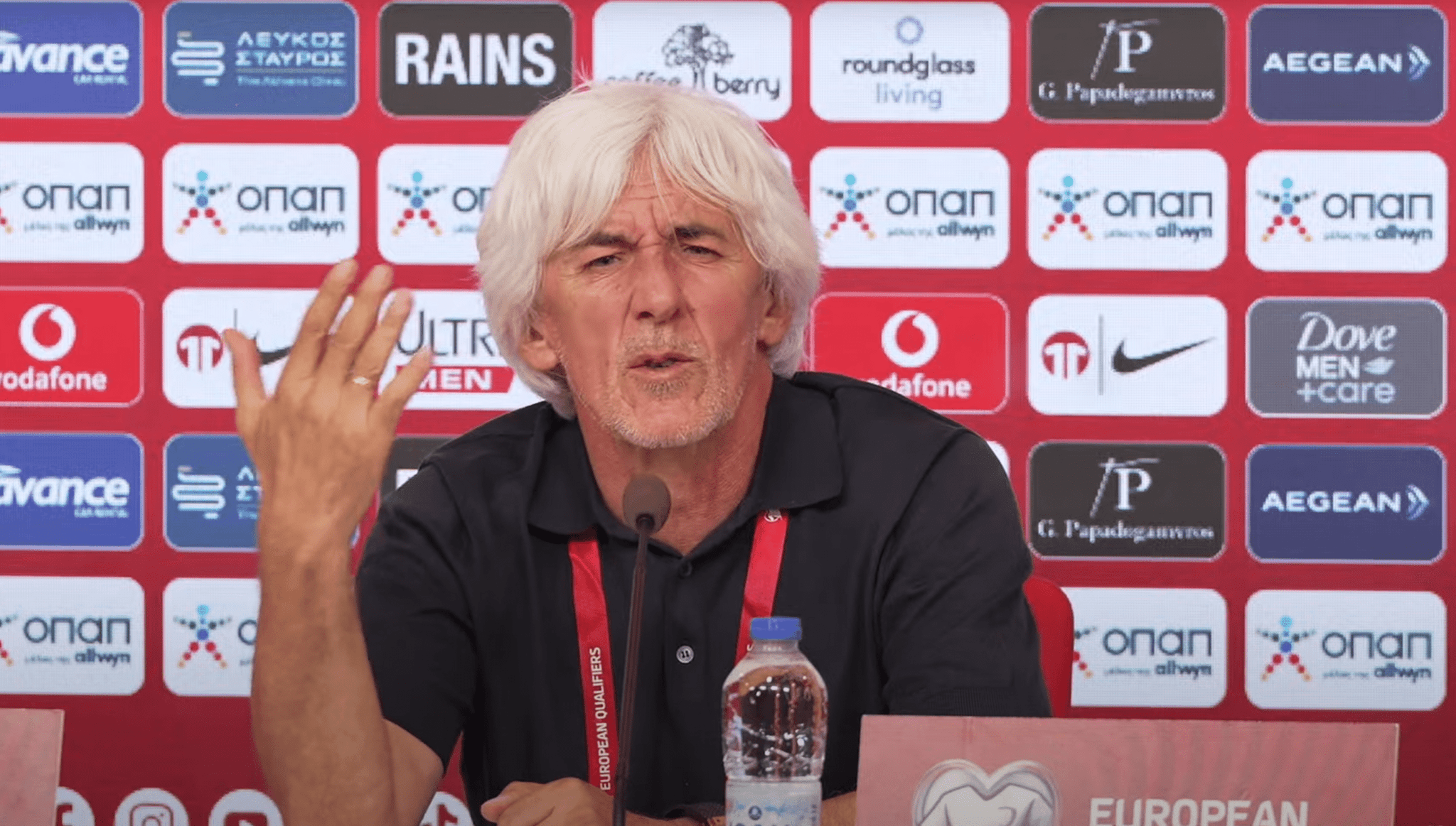 Η τρομερή ατάκα του Γιοβάνοβιτς στη συνέντευξη Τύπου - «Ξέρετε πού έχω παράπονο μόνο;» (video)