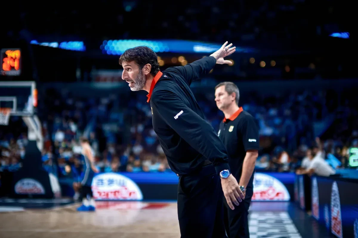 Γιατί οι γιατροί δεν επιτρέπουν στον προπονητή της Γερμανίας να είναι όρθιος