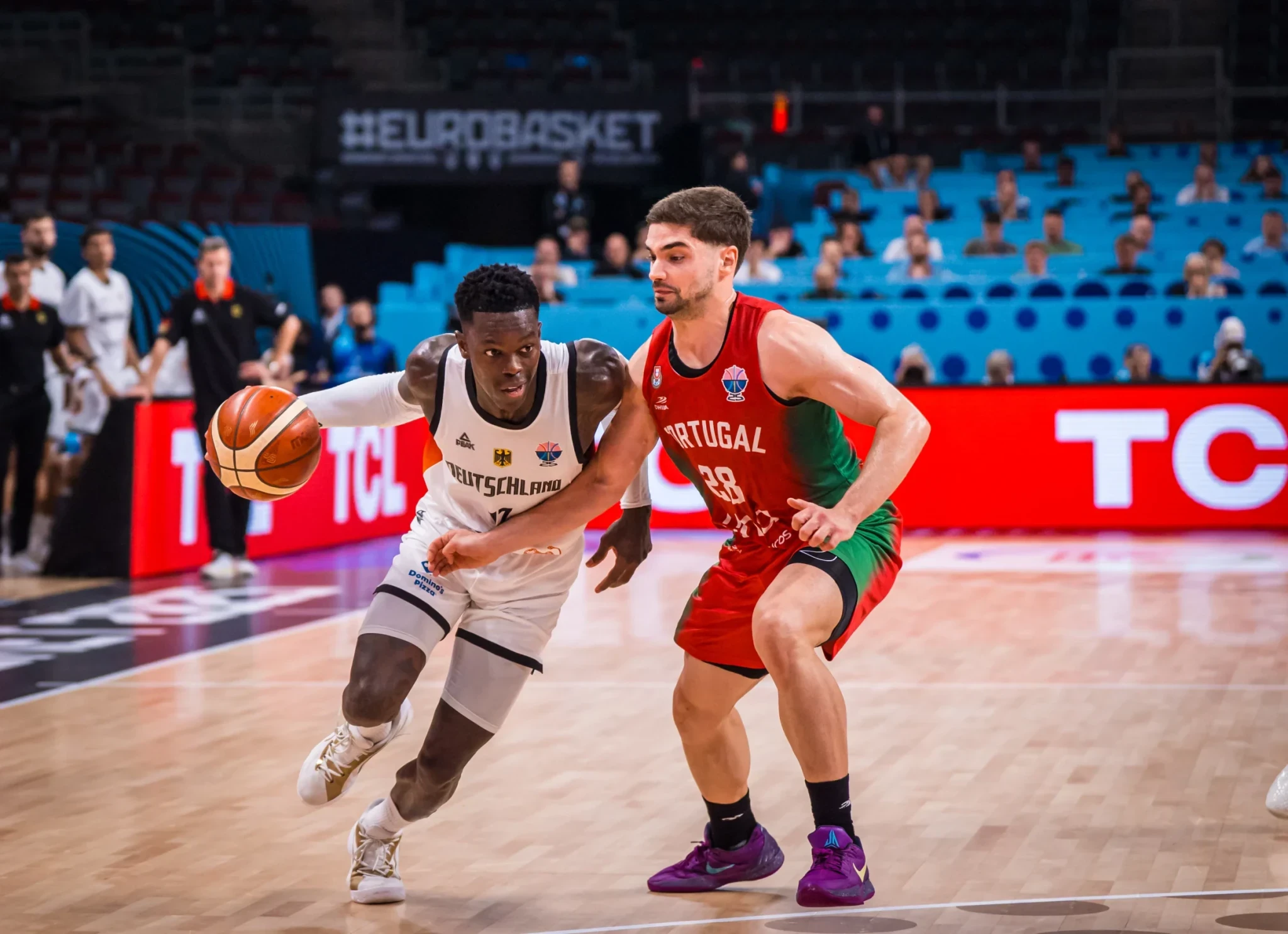 Η Γερμανία πήρε την πρόκριση στους «8» με ηγέτη Σρέντερ και η Πορτογαλία το χειροκρότημα