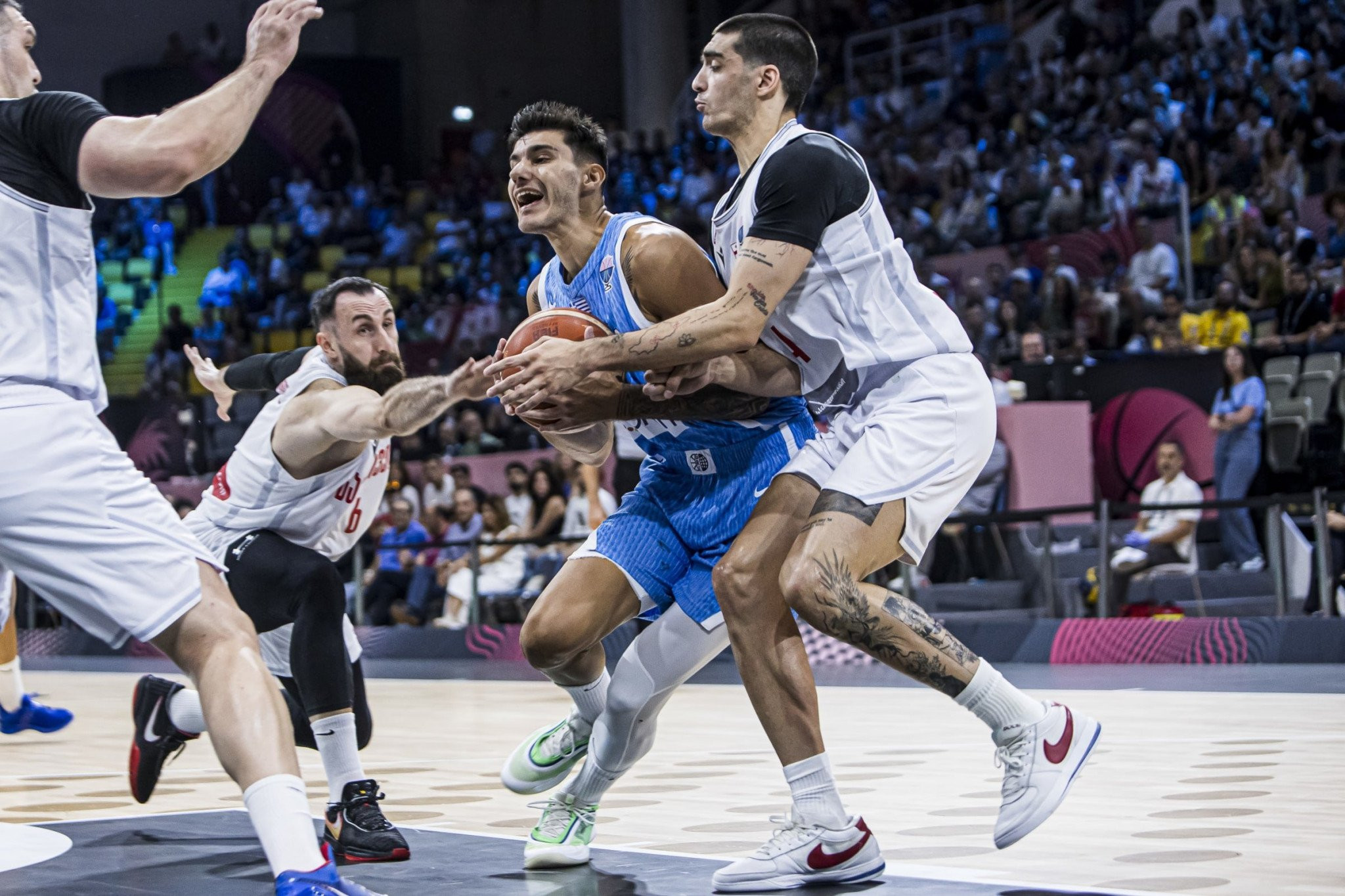 Ο Παναγιώτης Καλαϊτζάκης στο Athletiko: «Ήρθαμε και θα φύγουμε σαν οικογένεια, στην Εθνική χτίζεται κάτι καλό»