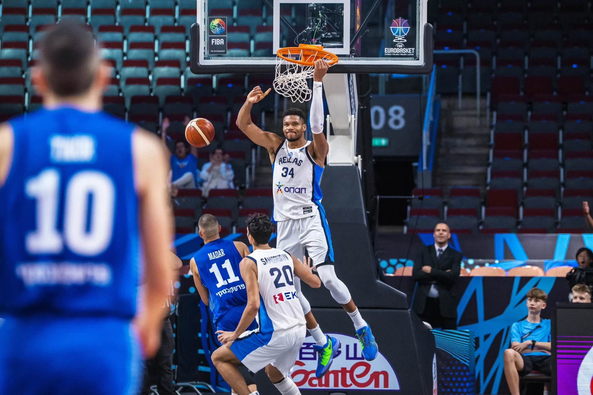 Αυτός είναι ο «Greek Freak»: Οι καλύτερές στιγμές του Αντετοκούνμπο στο φετινό Eurobasket (video)