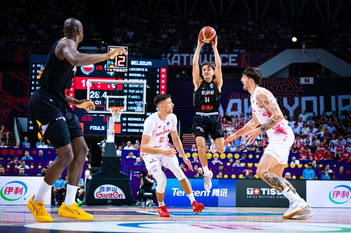 Το αποκλεισμένο Βέλγιο κέρδισε την οικοδέσποινα Πολωνία