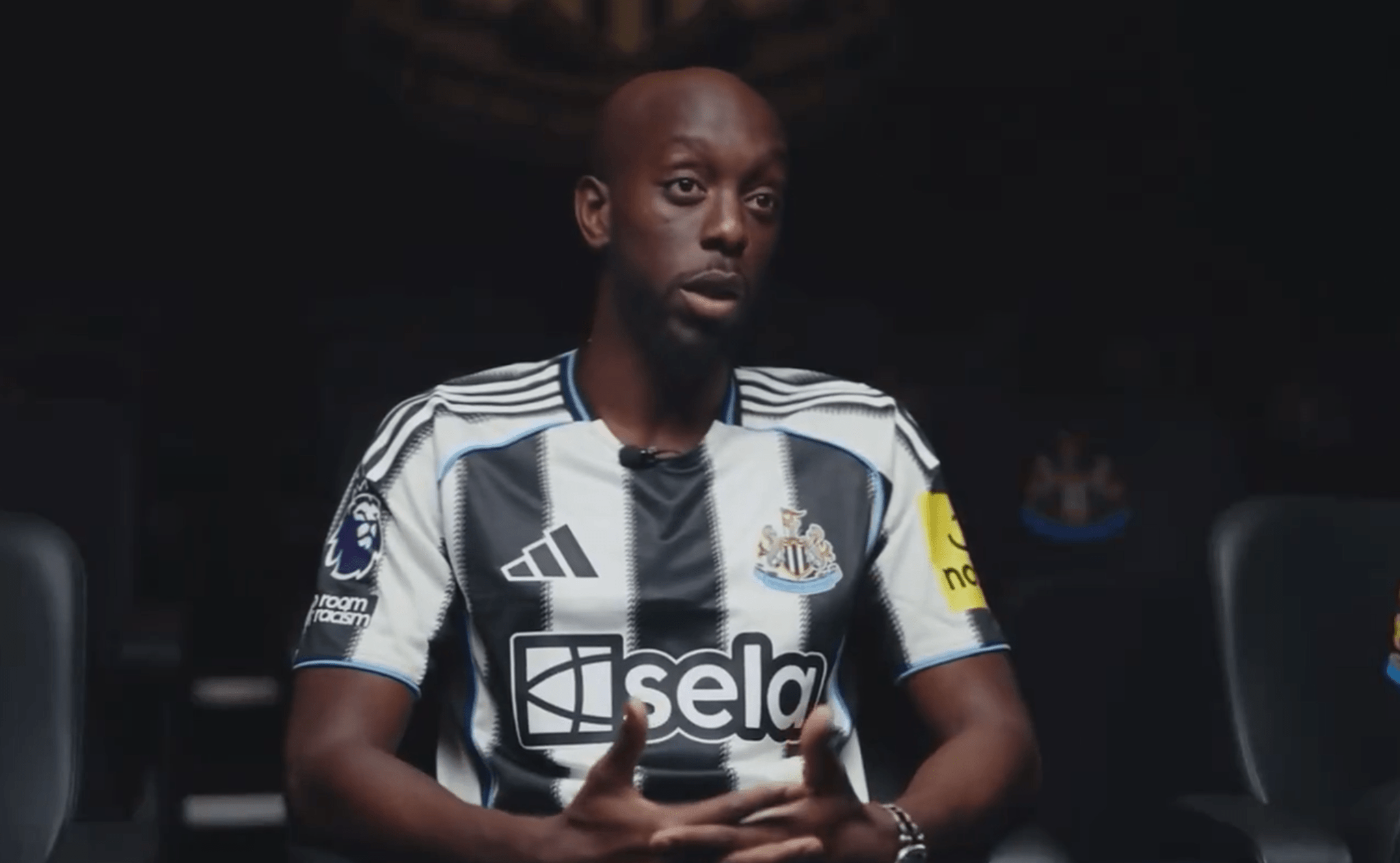 «Aνοιξα την πόρτα και μου έριξε οξύ στο πρόσωπο» - Η συγκλονιστική ιστορία του Ουισά που υπέγραψε στη Νιουκάστλ