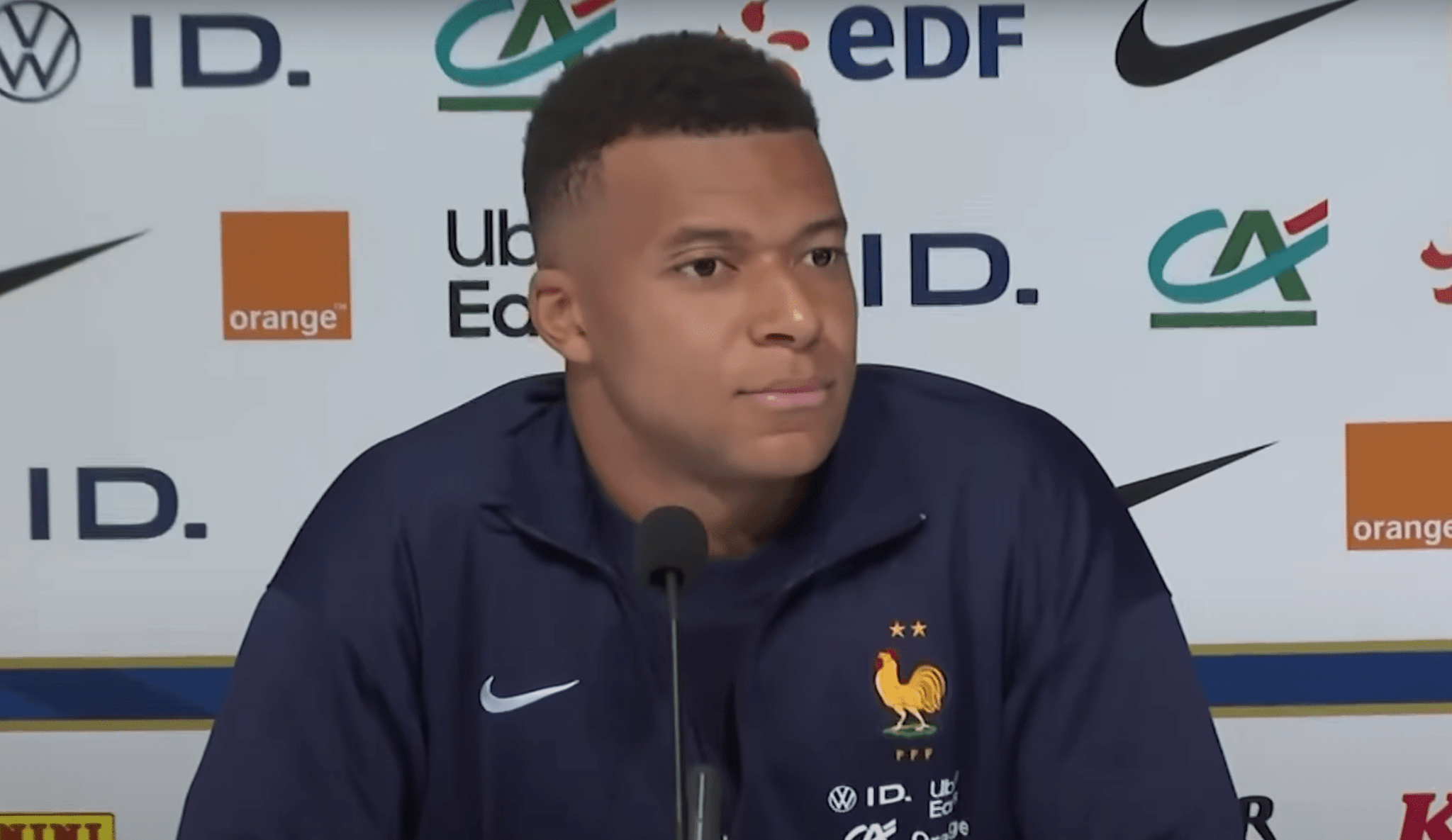 Ξέσπασε ο Εμπαπέ: «Είχα γαστρεντερίτιδα, έπαιξα 60 παιχνίδια και η απάντηση είναι η ίδια: Βγάζω πολλά χρήματα»