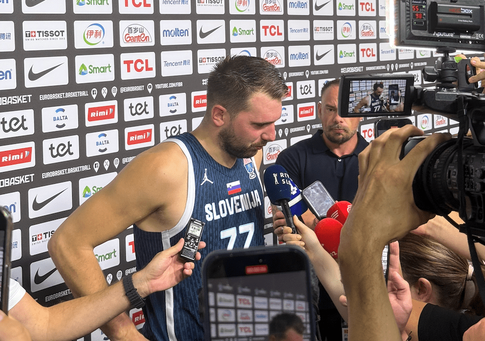 Η απόλυτη τρέλα για τον Ντόντσιτς: Εκατοντάδες δημοσιογράφοι περίμεναν τον Luka Magic για μία δήλωση