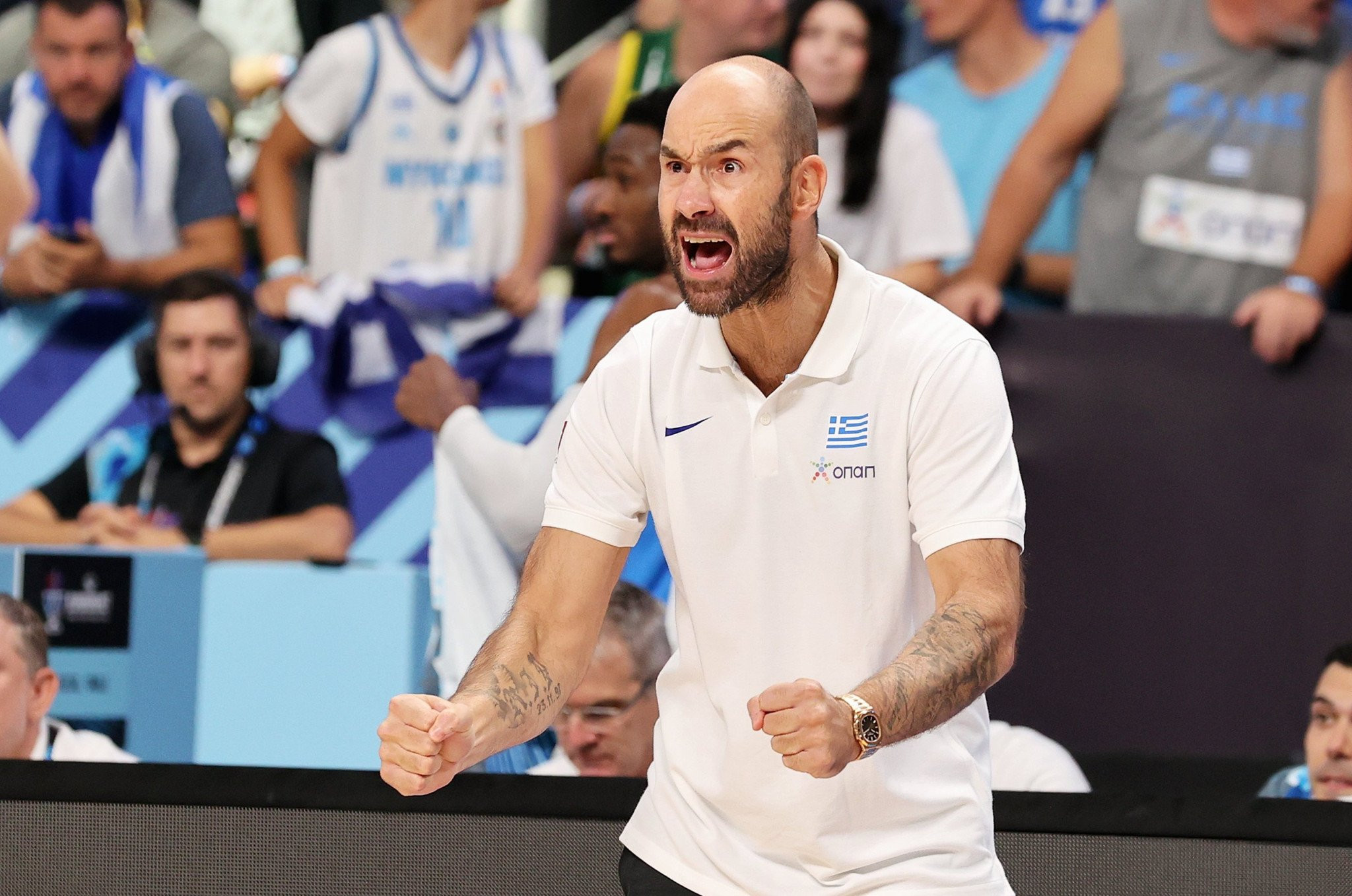 Οργισμένος στην άκρη του πάγκου ο Σπανούλης με άμυνα της Εθνικής