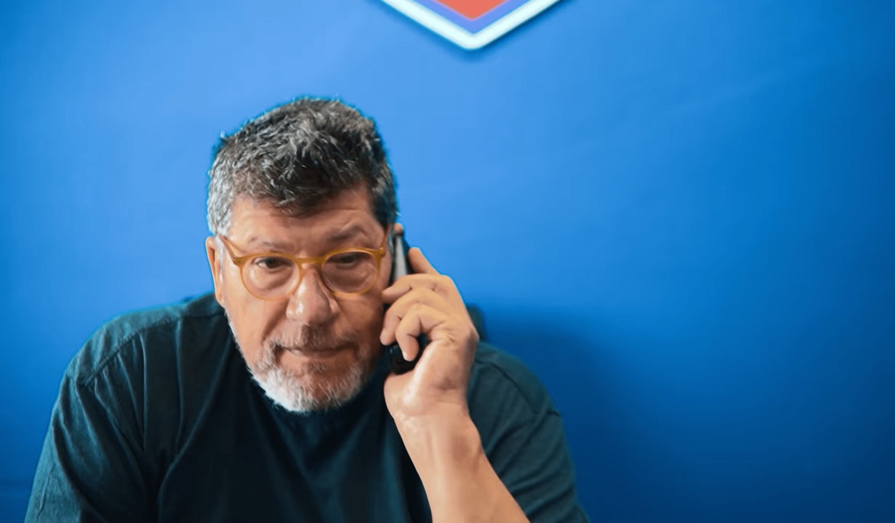 Επικό video από τον Πανιώνιο: Ο Φάνης Χριστοδούλου καπνίζει πούρο και καλεί τον κόσμο να στηρίξει την ομάδα