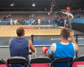 Τα βάζει από παντού ο Λούκα - Ευστόχησε σε σουτ από τον πάγκο πριν από τον προημιτελικό με την Γερμανία (video)