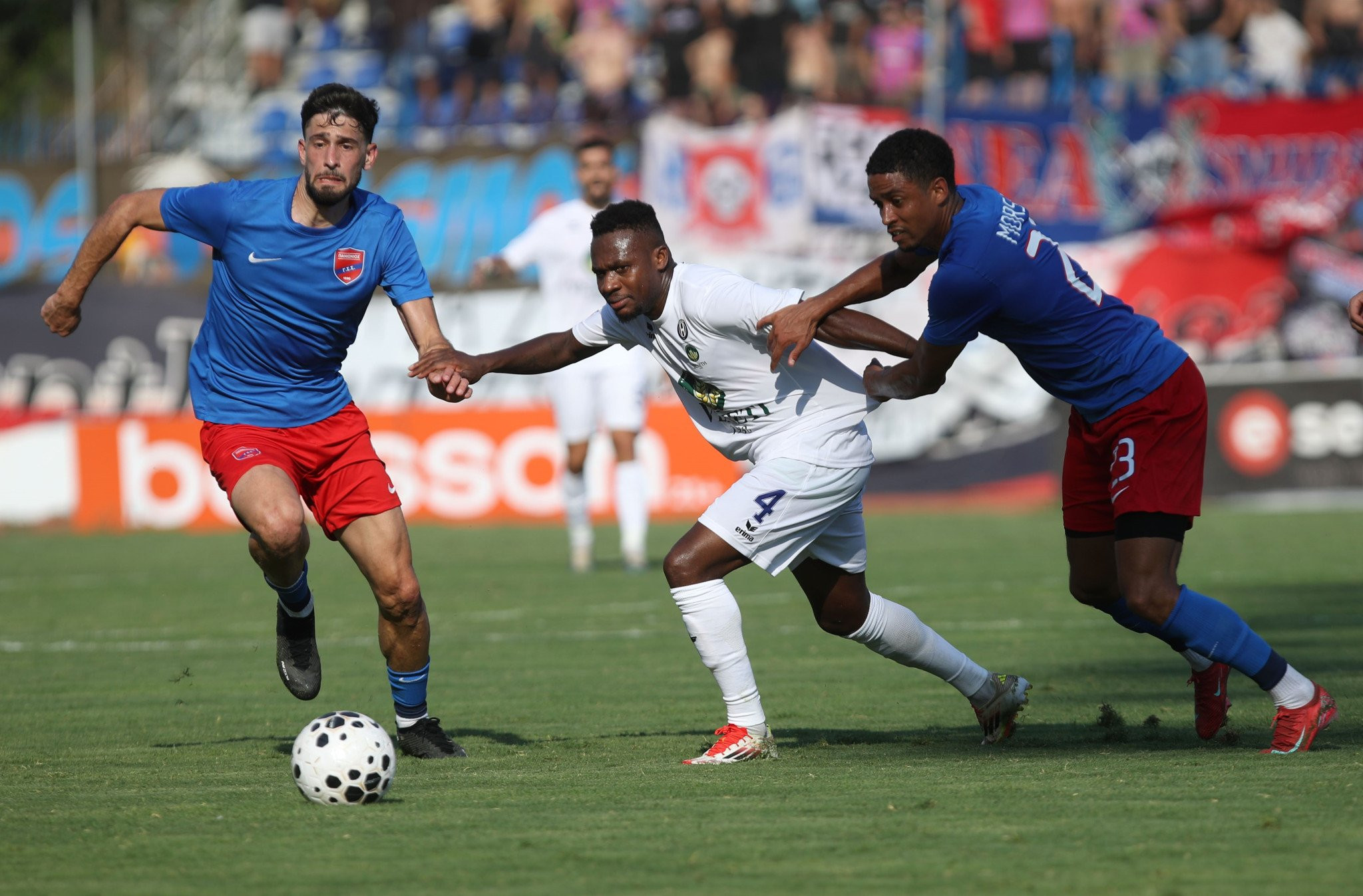 Πρεμιέρα στην Super League 2: Φαβορί και αουτσάιντερ για άνοδο και υποβιβασμό