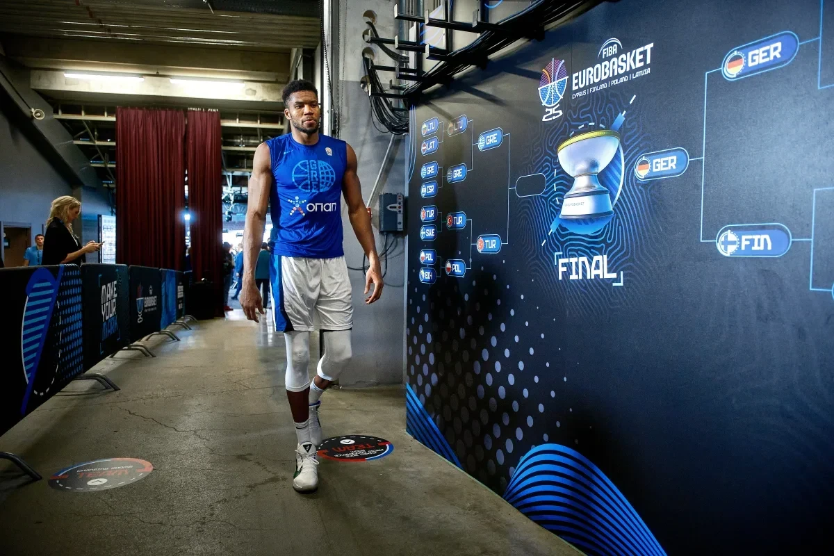 Αυτή ήταν η αντίδραση του Γιάννη Αντετοκούνμπο μετά τον αποκλεισμό της Εθνικής