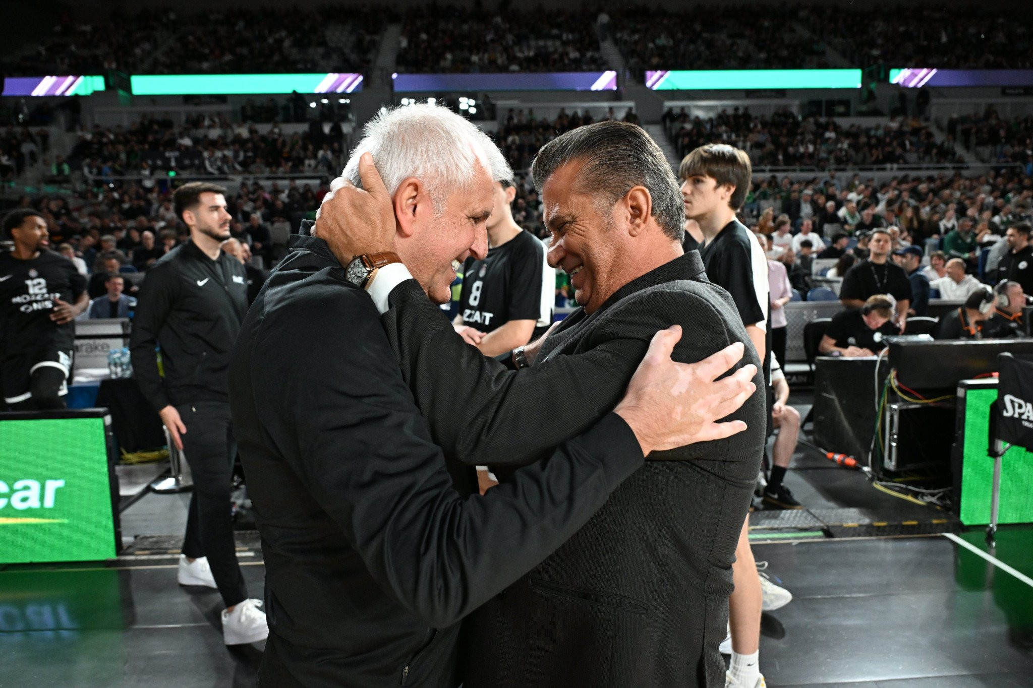 Το τελετουργικό πριν το φιλικό του Παναθηναϊκού με την Παρτίζαν και η χειραψία Αταμάν-Ομπράντοβιτς (videos)