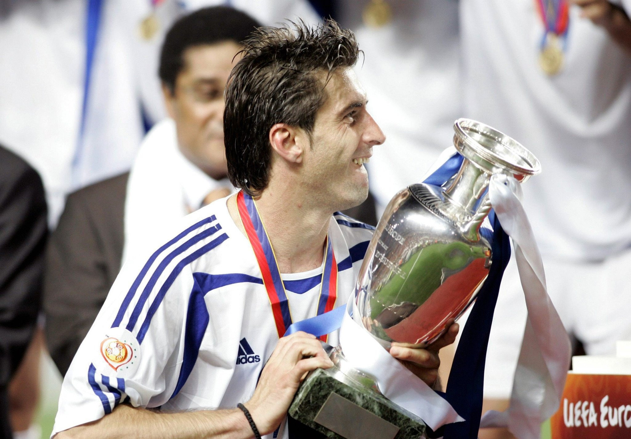 Oι Έλληνες της «Χρυσής Μπάλας»: Από τον Δομάζο και τον Σιδέρη στους πρωταθλητές Ευρώπης του 2004 (photos & video)