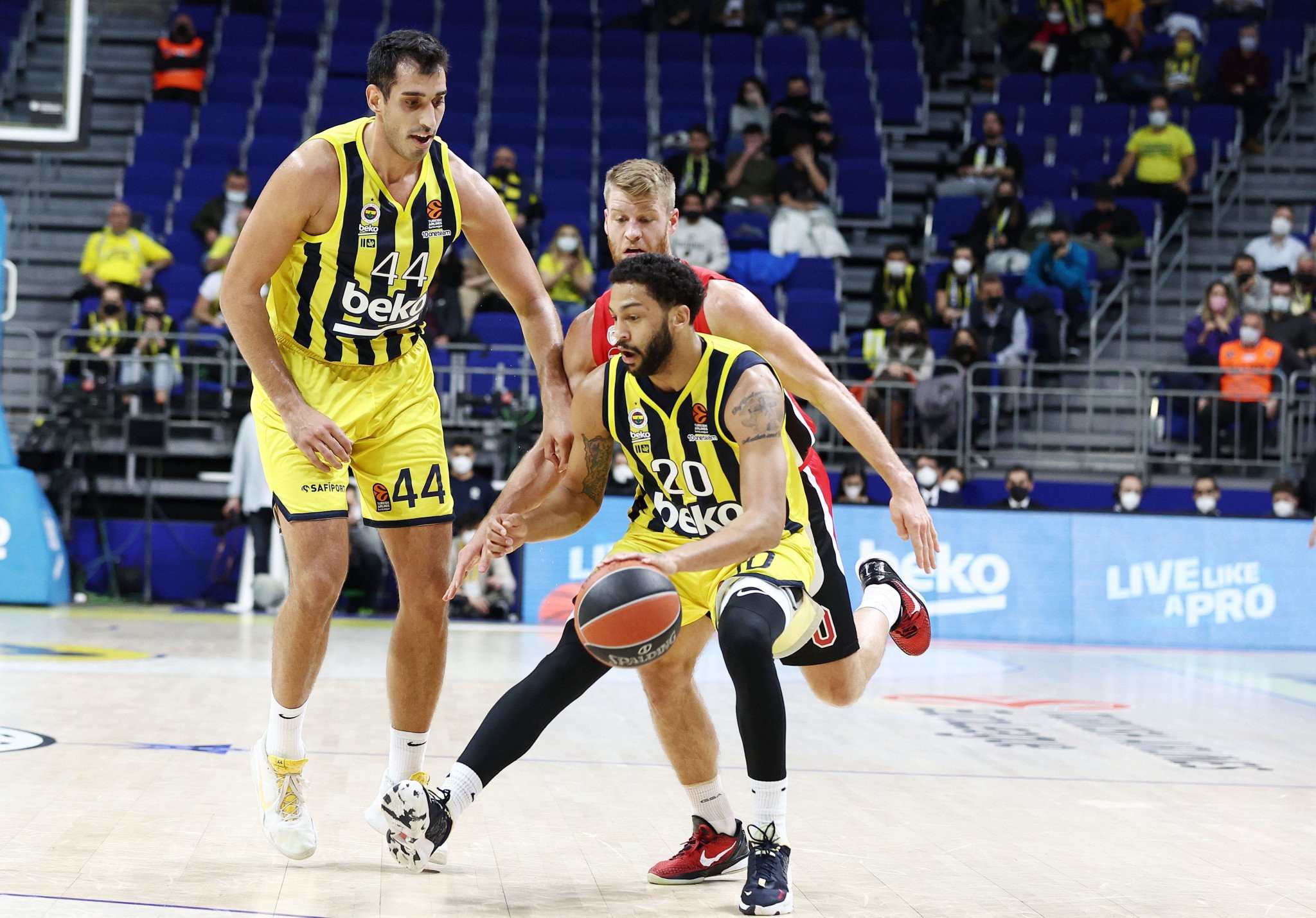 Απορρίφθηκε από το CAS η έφεση του Χένρι και η ποινή του θα παραμείνει σε ισχύ μέχρι το 2027