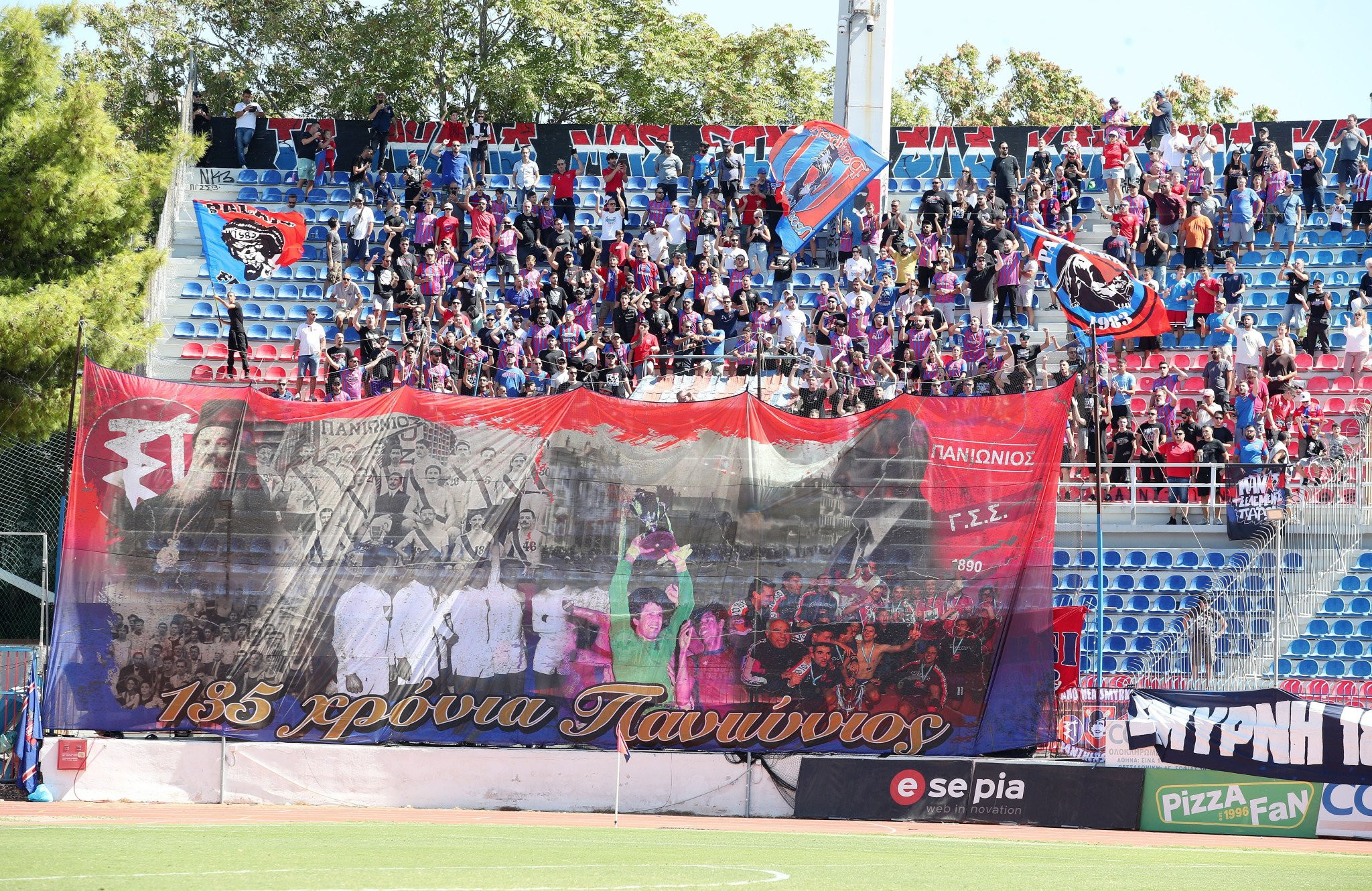 Το εντυπωσιακό πανό των φίλων του Πανιωνίου για τα 135 χρόνια ιστορίας της ομάδας (video)