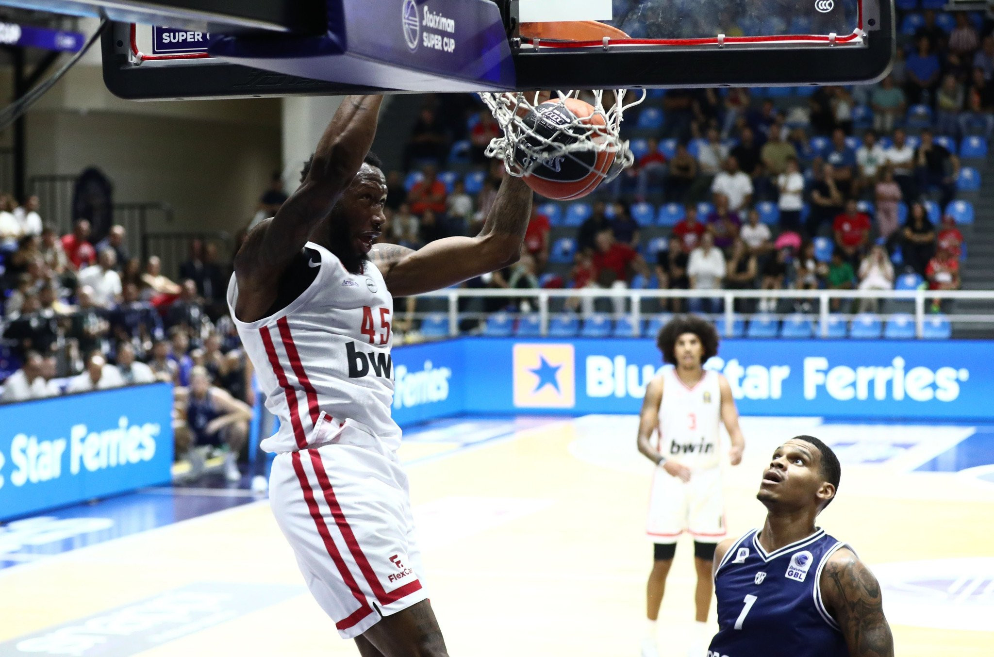 Κυρίαρχος ο Ολυμπιακός νίκησε την Καρδίτσα και πάει στον τελικό για να σηκώσει το Super Cup