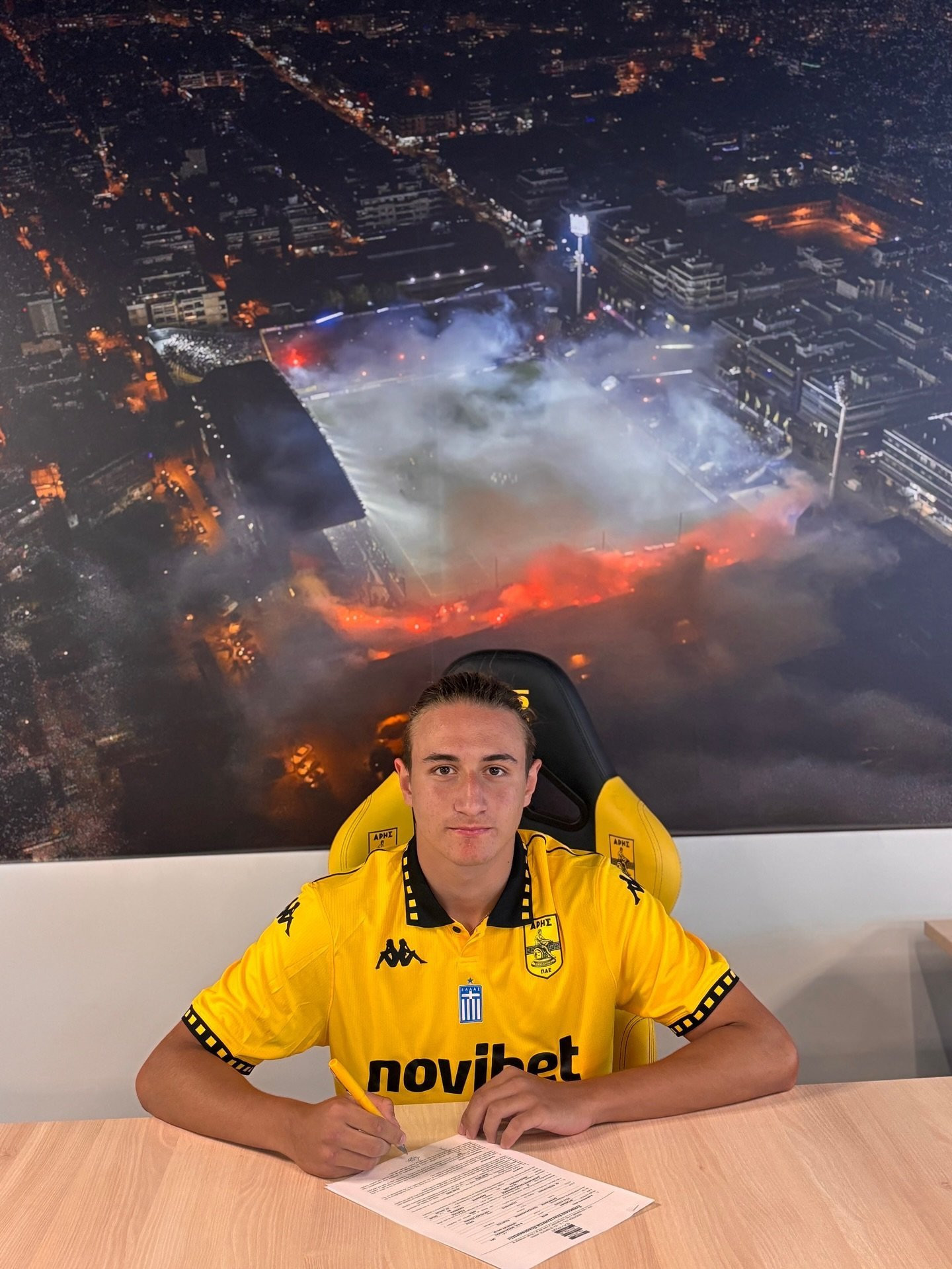 Έγινε επαγγελματίας στον Άρη ο 16χρονος Παπασαραφιανός