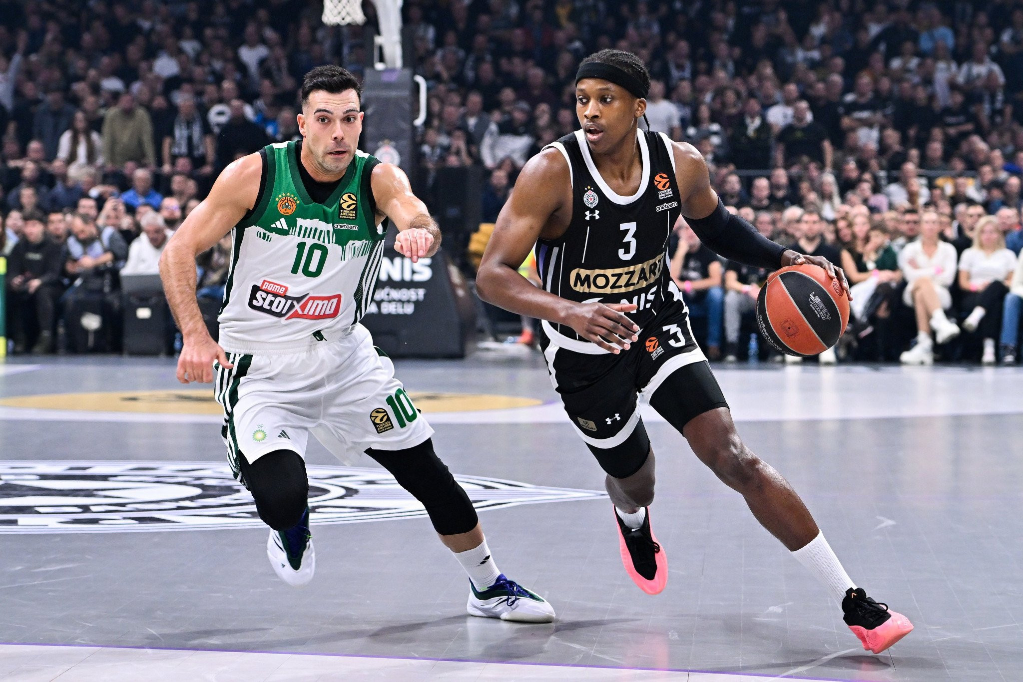 Αυτός είναι ο Νιλικίνα: Χέρια πλέι μέικερ, σώμα τριαριού, δύναμη σέντερ