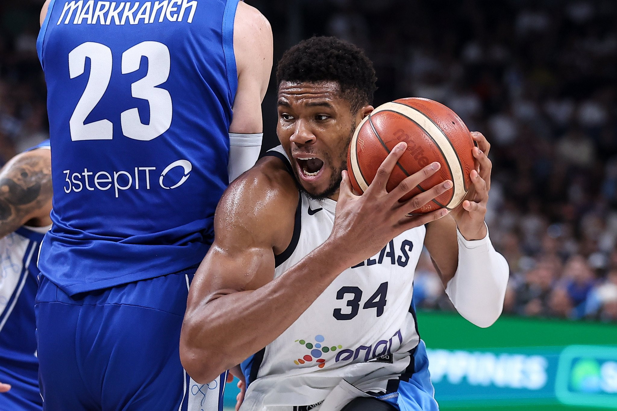 Ο Γιάννης είπε στον κόσμο να σταματήσει να στέλνει τούρκικες σημαίες στο live του