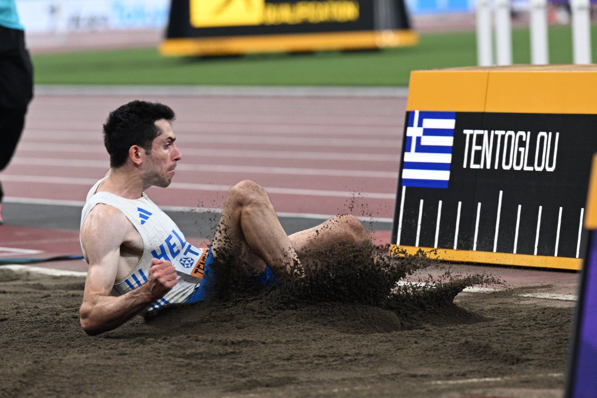 Η στιγμή που ο Τεντόγλου πιάνει τη γάμπα του μετά τη δεύτερη άκυρη προσπάθεια του (video)