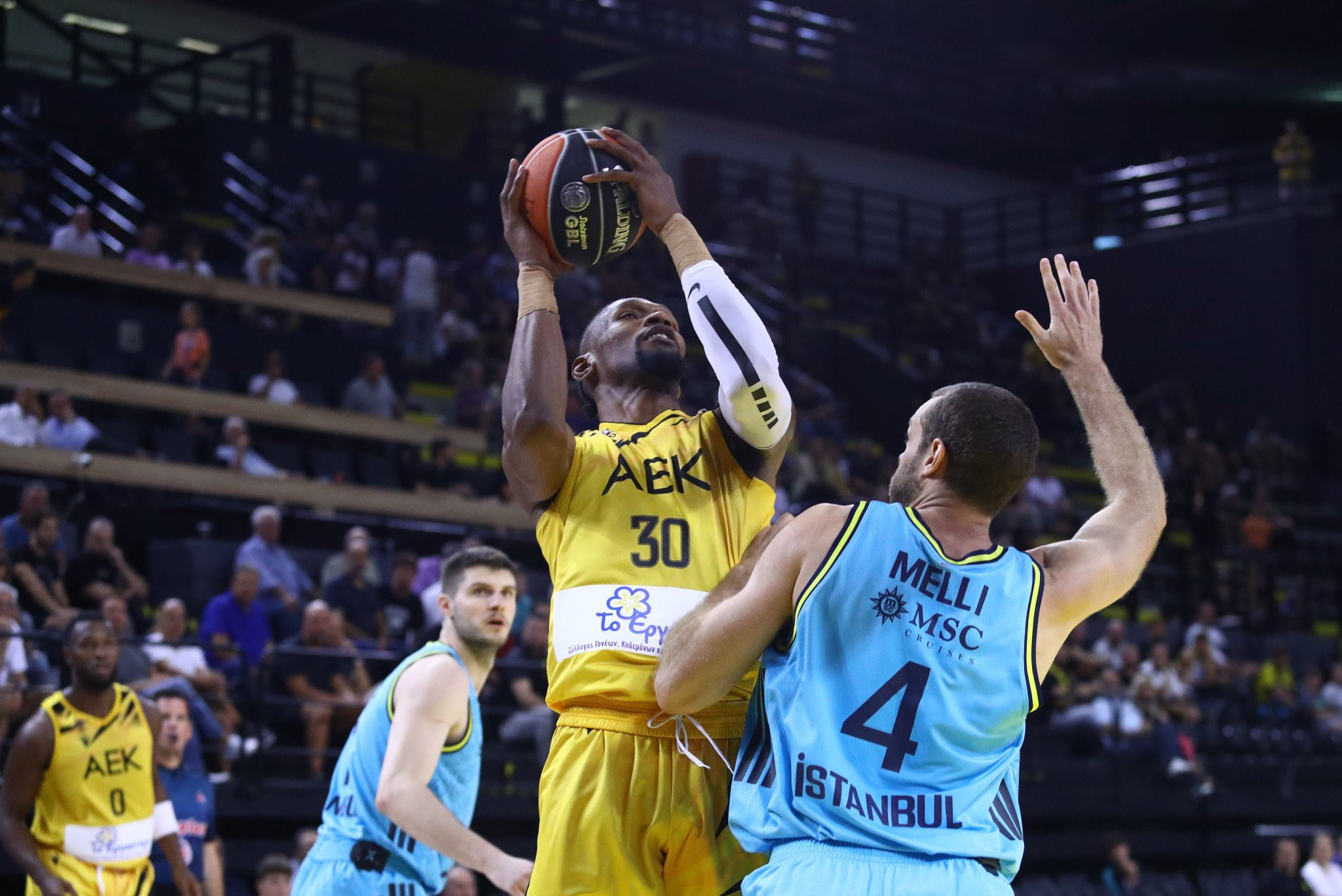 Εντυπωσιακά καρφώματα και μπλοκ: Δυναμικό ξεκίνημα της ΑΕΚ κόντρα στη Φενέρμπαχτσε (video)