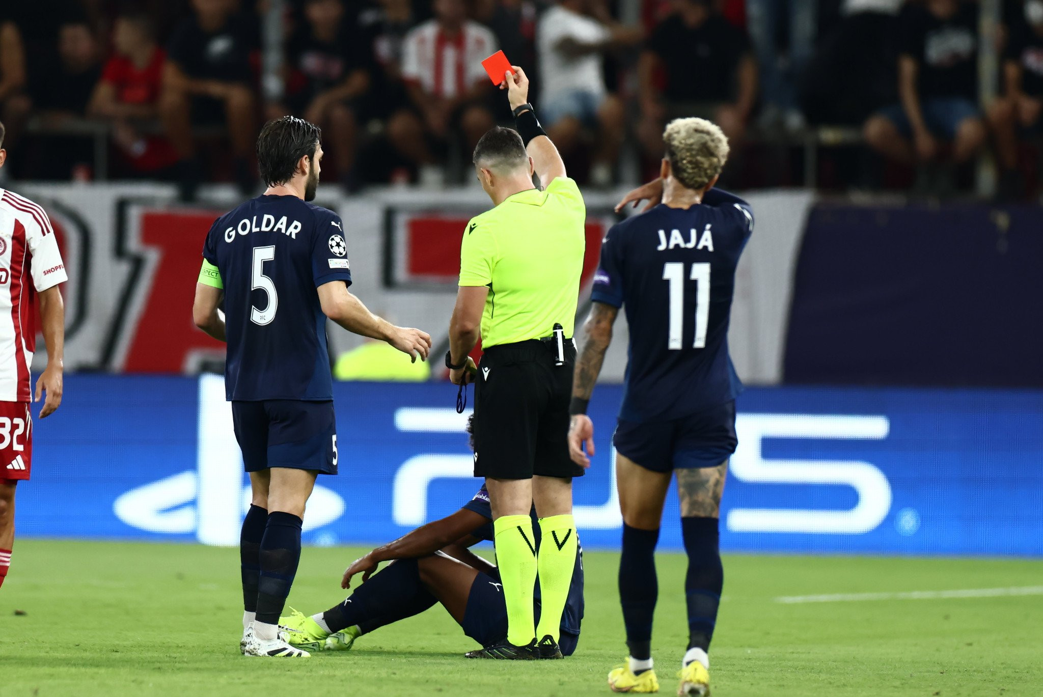 Η στιγμή της κόκκινης κάρτας του Μπρούνο στο Ολυμπιακός - Πάφος (video)