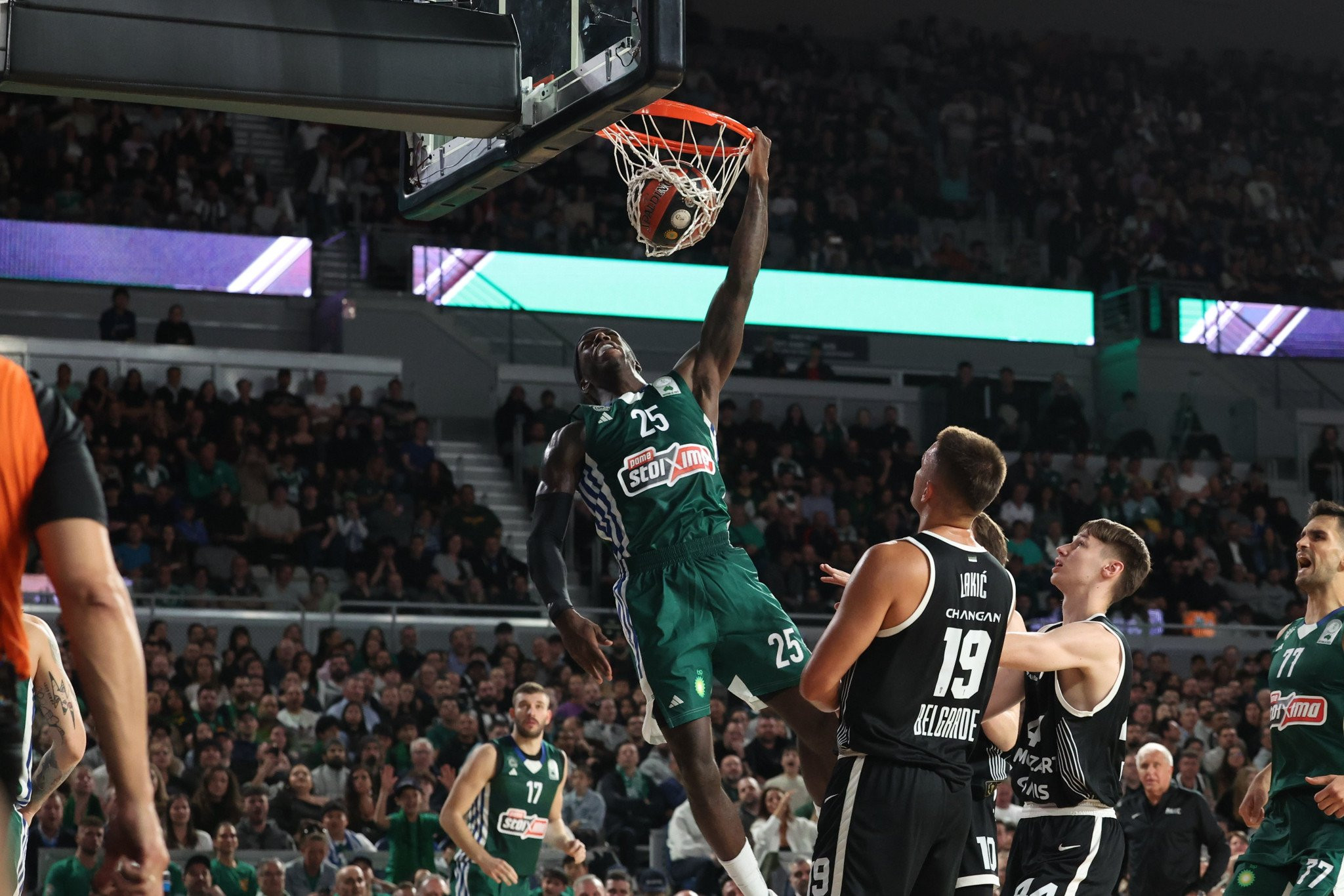 Πέρασε τους αμυντικούς της Παρτίζαν σαν... κώνους και κάρφωσε με μανία ο Ναν (video)