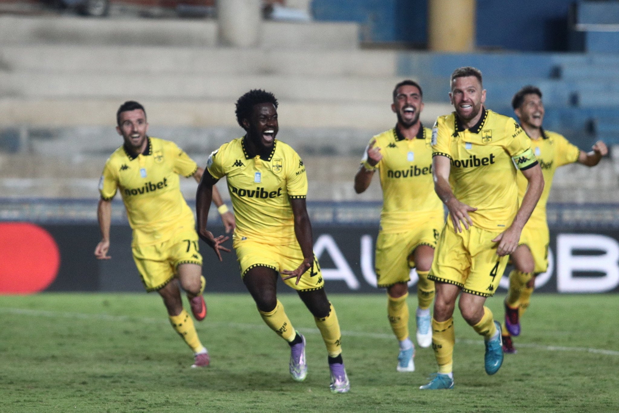 Φασούλι το φασούλι γεμίζει το σακούλι του Αρη και του Χιμένεθ