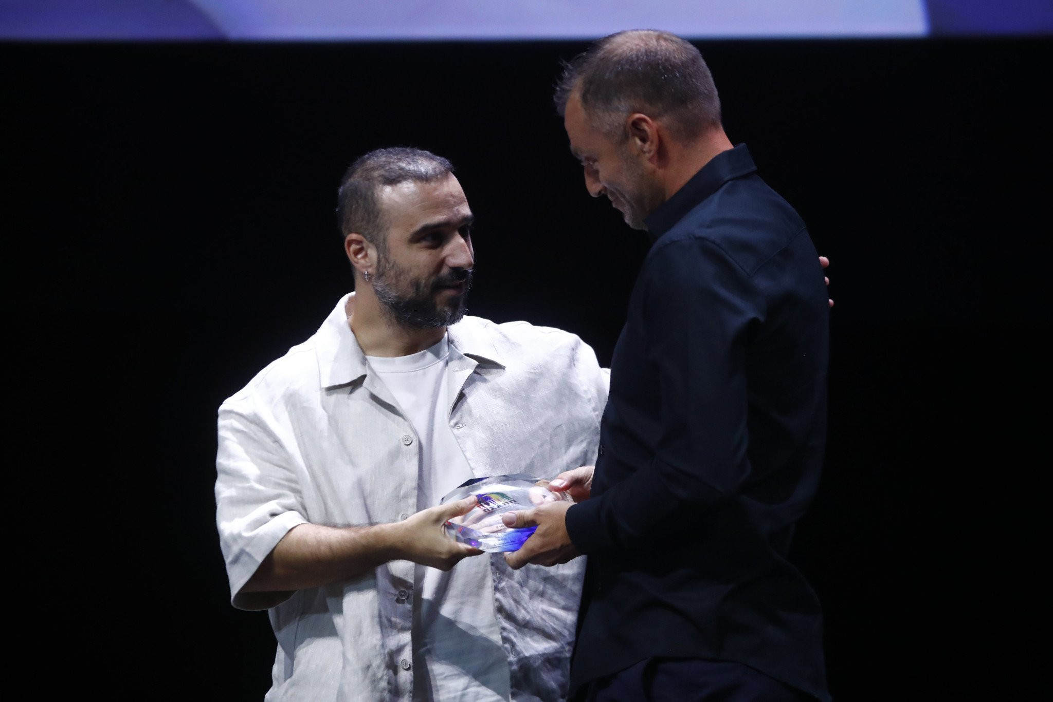 ΠΣΑΠΠ: Ο Αβραάμ Παπαδόπουλος και οι κόρες του βράβευσαν τον Γιάννη Φετφατζίδη (video)