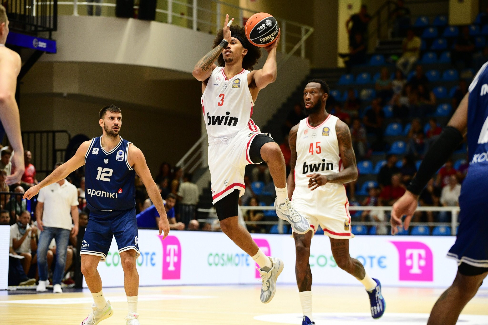 O έλεγχος των... νέων: Τι έκαναν στο ντεμπούτο τους με τον Ολυμπιακό οι Χολ, Γουόρντ και Αντετοκούνμπο