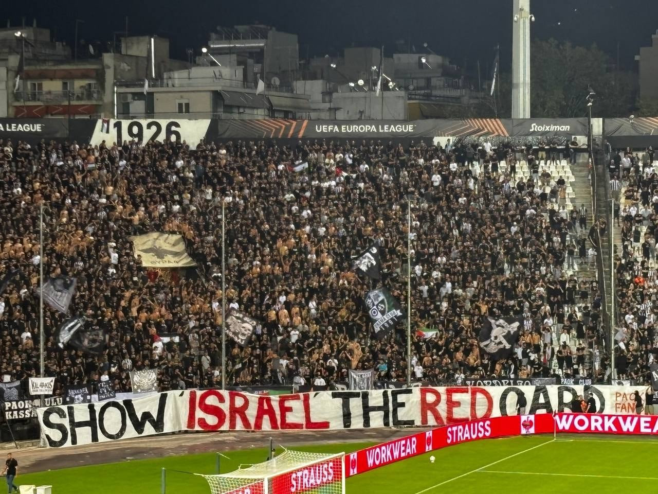 Οι οπαδοί του ΠΑΟΚ έστειλαν το μήνυμα τους με πανό στην Τούμπα: «Σταματήστε τη γενοκτονία»