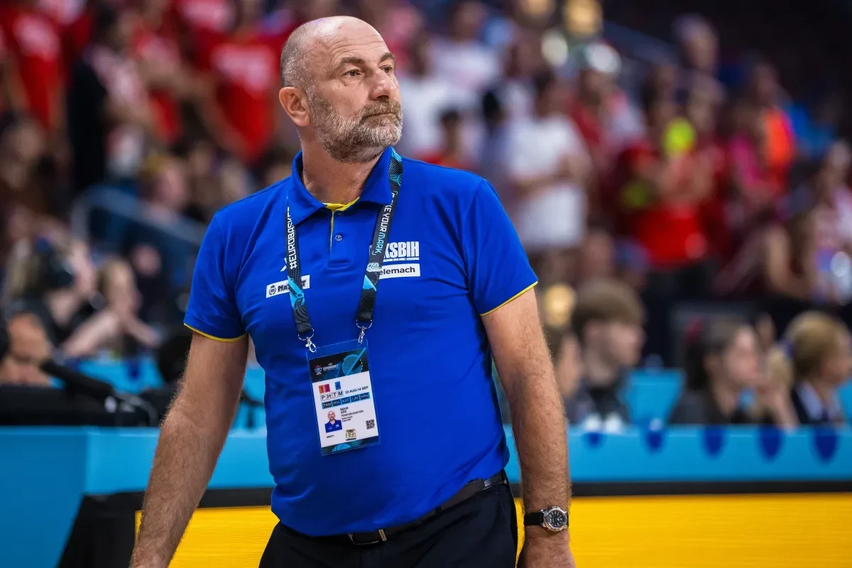 Σκληρή γλώσσα από τον προπονητή της Βοσνίας: «Αλήτες, απατεώνες και άθλιοι...»