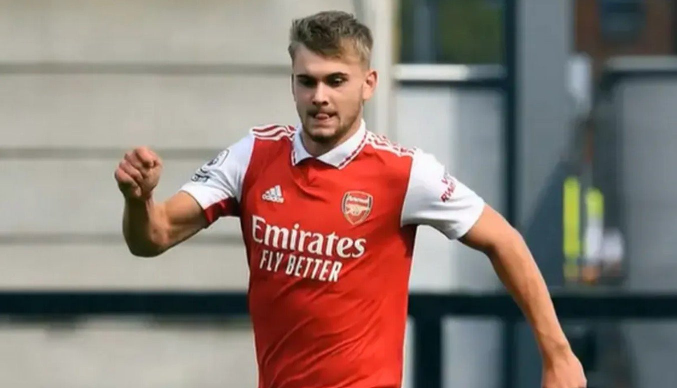 Μαύρα περιβραχιόνια και ενός λεπτού σιγή: Έτσι θα τιμήσει την μνήμη του Βίγκαρ η Άρσεναλ στο ματς με Ολυμπιακό