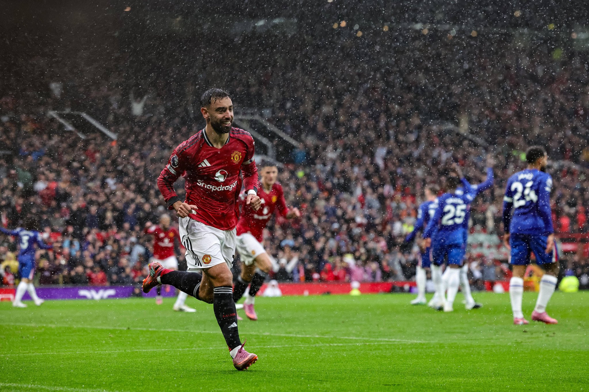 Λόγια στήριξης από τον Φερνάντες στον Αμορίμ: «Πρέπει με νίκες να βοηθήσουμε τον προπονητή μας»