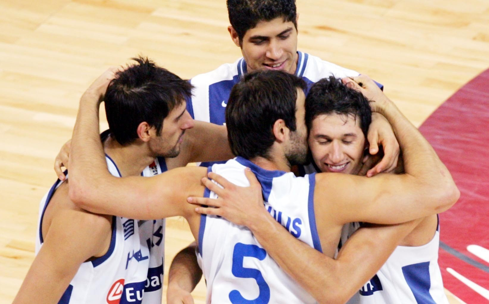 «To μεγαλύτερο σουτ στην ιστορία του Eurobasket»: Η FIBA θυμήθηκε το τρίποντο του Διαμαντίδη (video)