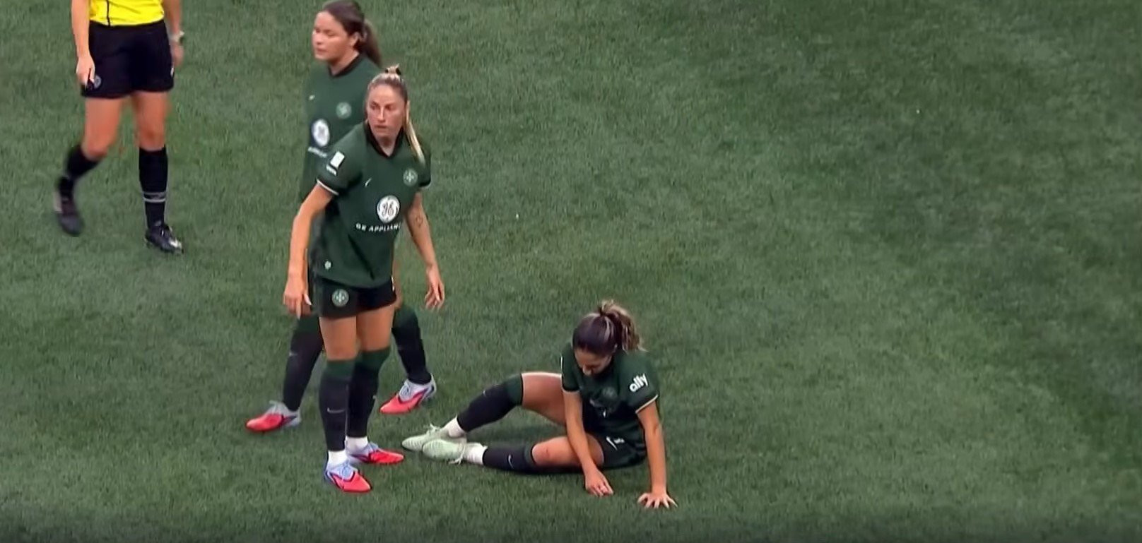 Η Σαβάνα ΝτεΜέλο κατέρρευσε την ώρα του αγώνα στο πρωτάθλημα των ΗΠΑ (video)