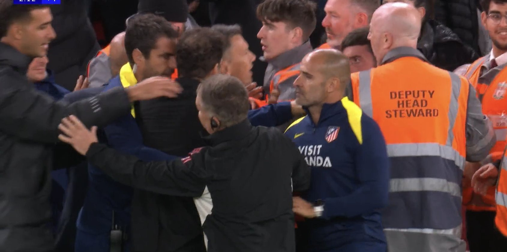 Αυτός είναι ο οπαδός που μανούριασε με τον Ντιέγκο Σιμεόνε  - «Πιστώνομαι την ασίστ για την αποβολή του;» (video)