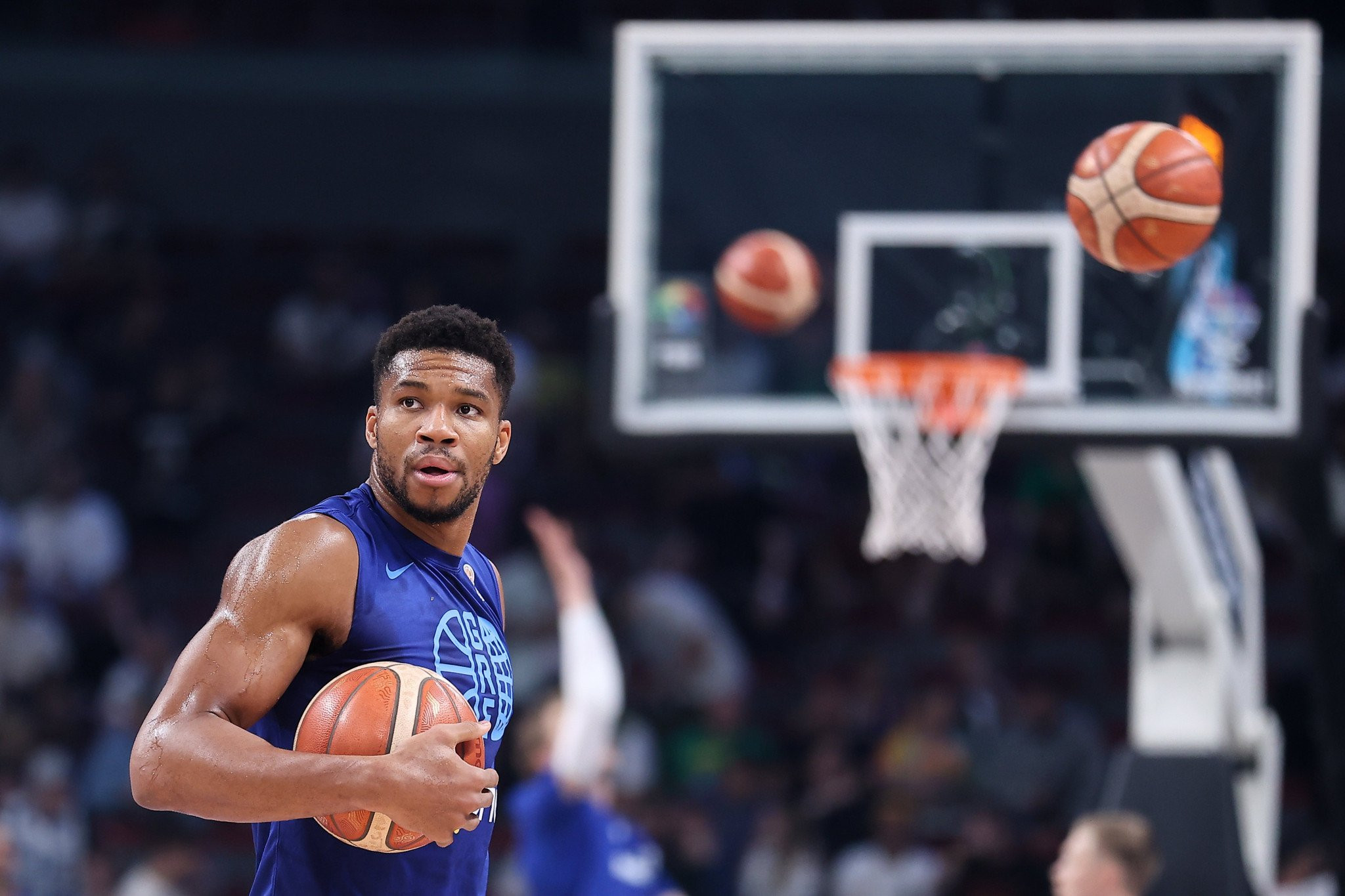 Η ΕΛΑΣ επικοινώνησε με την οικογένεια του Γιάννη Αντετοκούνμπο μετά τις απειλές που δέχθηκαν