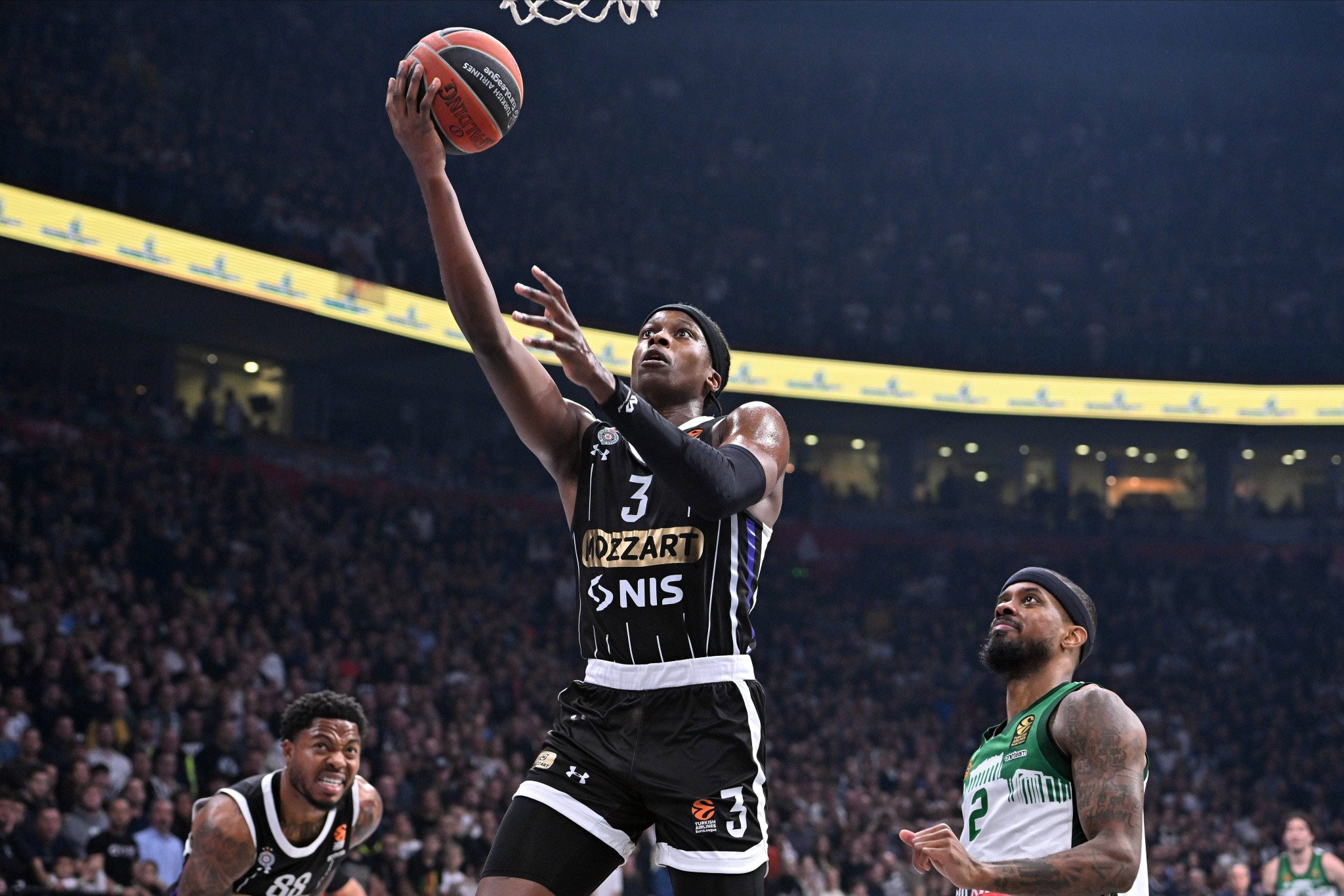 Σε διαπραγματεύσεις ο Ολυμπιακός με την Παρτιζάν, κοντά σε συμφωνία με τον Νιλικίνα